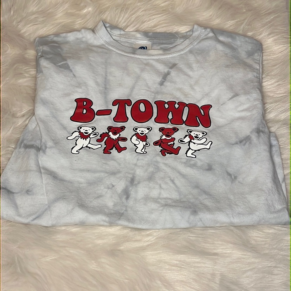 🍁 3 for $18 🏷️sale! Youth tie-dyed IU ‘B-town’ tee sz S